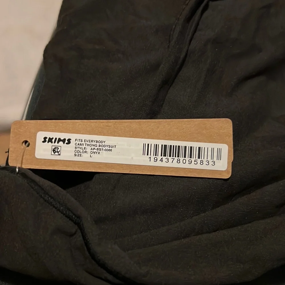 SKIMS FITS EVERYBODY CAMI BODYSUIT - Picture 3 of 3